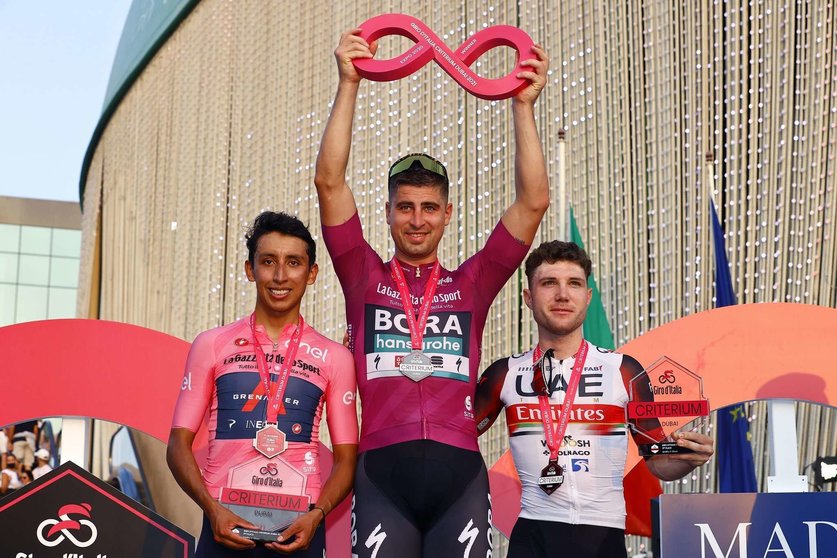El pódium del Critérium Giro de Italia de la Expo Dubai. (Twitter)