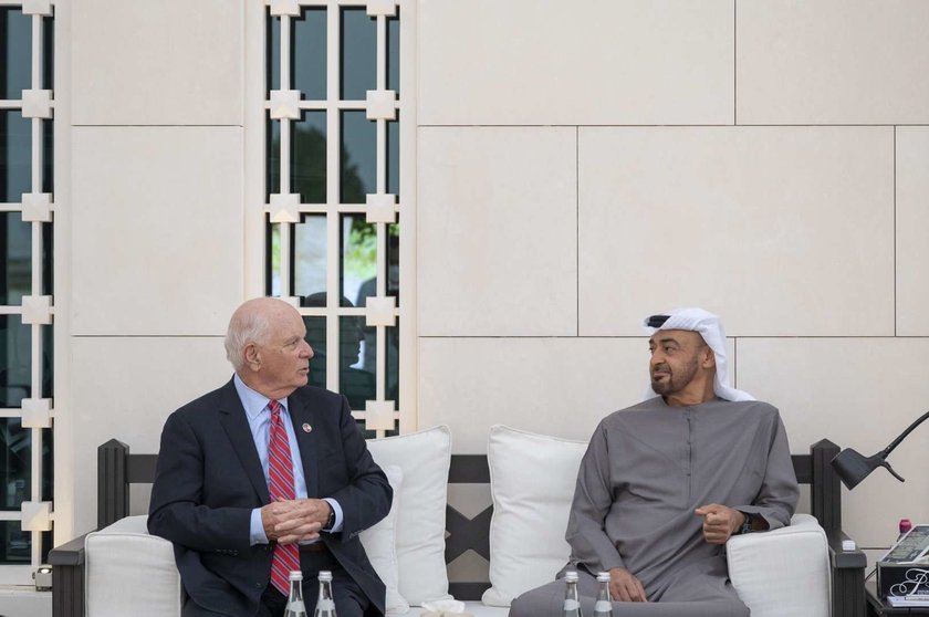 El príncipe heredero de Abu Dhabi junto al representante de EEUU. (WAM)