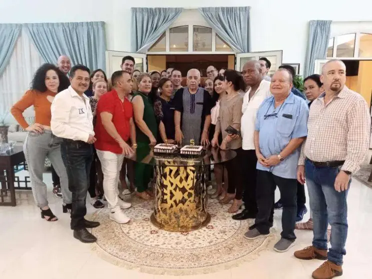 Los participantes en la fiesta de la Embajada de Cuba en Abu Dhabi. (Cedida)