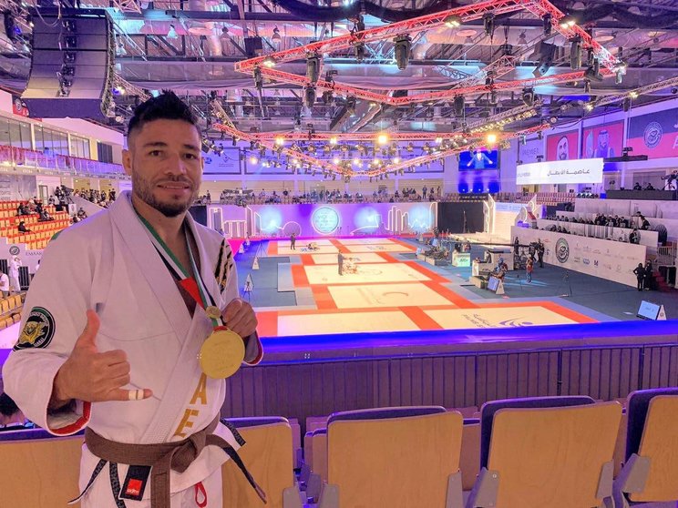 Willy Fernández con la medalla de oro conseguida en el Mundial de Jiu Jitsu de Abu Dhabi. (Cedida)