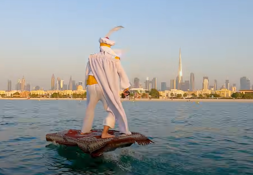 Aladín pasea por Dubai. (Youtube)