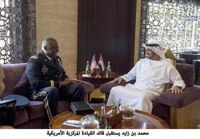 Lloyd Austin visitó al príncipe heredero de Abu Dhabi en 2015 siendo comandante de la Comando Central de Estados Unidos. (WAM)