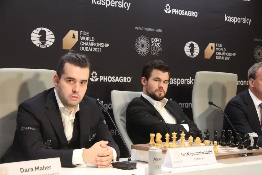 Ian Nepomniachtchi y Magnus Carlsen. (EL CORREO)