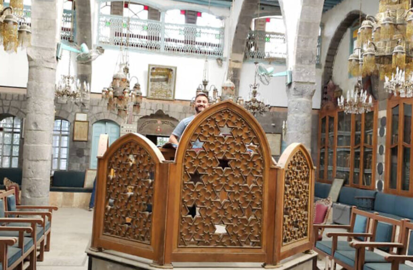 Joe Jajati en la sinagoga al-Franj en Damasco. (Fuente externa)