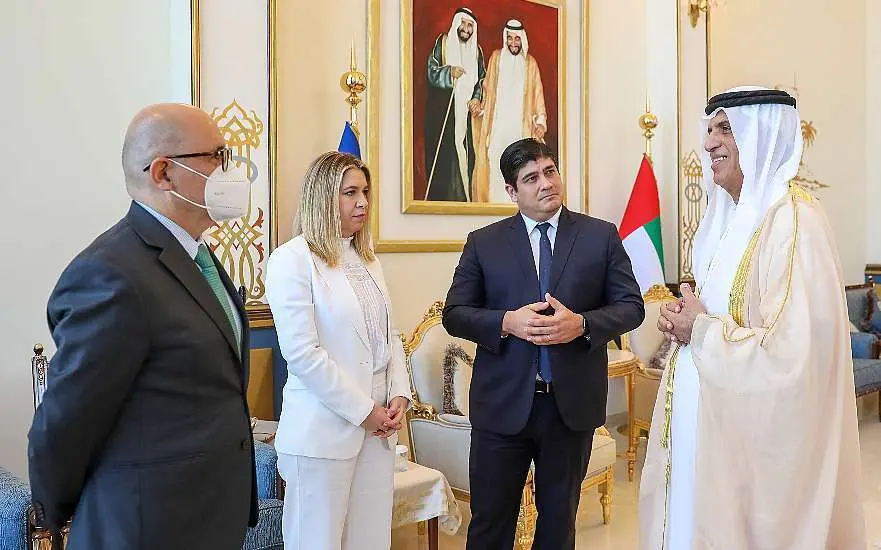 El presidente de Costa Rica junto al jeque de Ras Al Khaimah. (WAM)