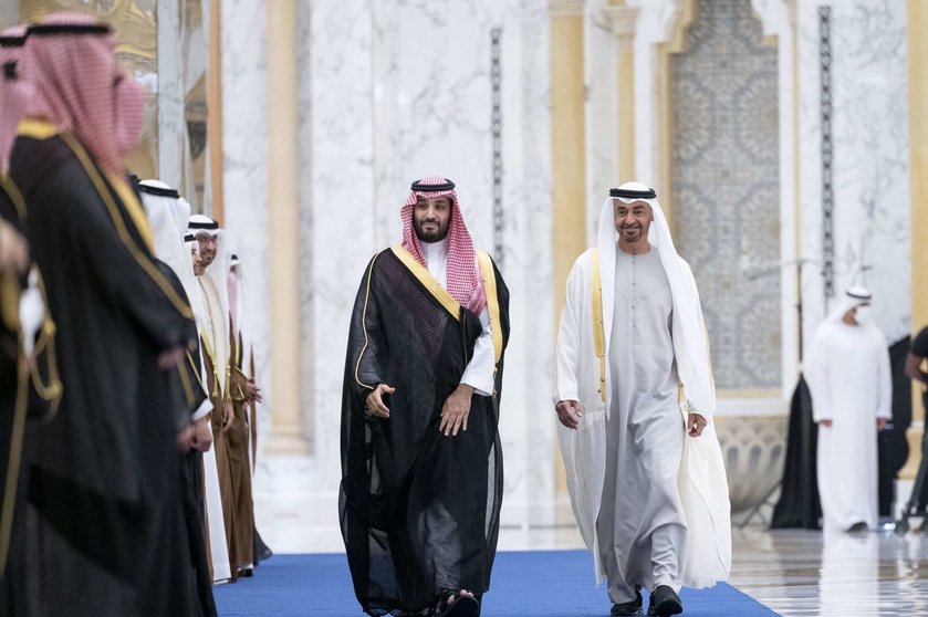 El príncipe heredero de Arabia Saudita y el jeque Mohamed bin Zayed en Abu Dhabi. (Twitter)