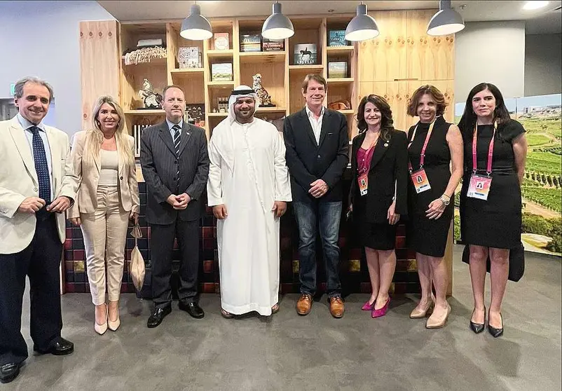 Autoridades uruguayas y directivos de la CUTI en la Expo 2020 Dubai. (Cedida)