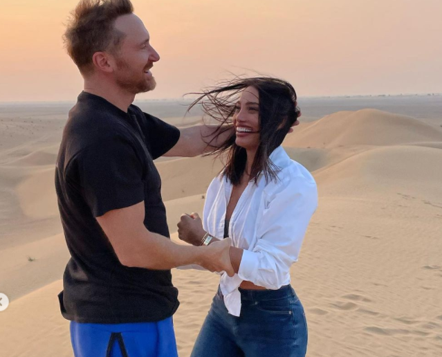 Jessica y a David en el desierto de Dubai. (Instagram)