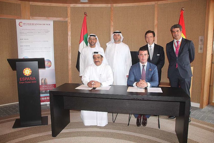 Foto de familia tras la firma del Memorando de Entendimiento entre UAEIIC y SBC en el Pabellón de España de Expo 2020 Dubai. (EL CORREO)