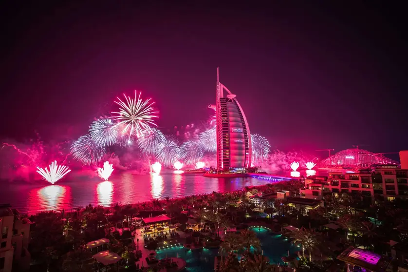 Fuegos artificiales en Burij Al Arab. (@DXBMediaOffice)