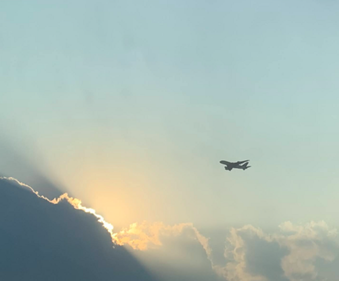 Un A380 de Emirates en el cielo de Dubai. (EL CORREO)