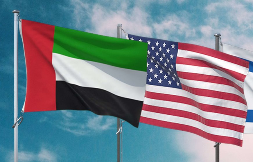 Banderas de Emiratos Árabes y Estados Unidos. (WAM)