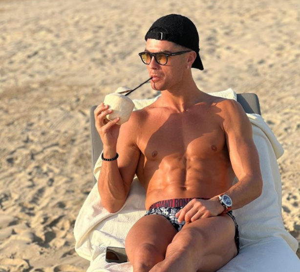 Cristiano Ronaldo toma el sol de enero en Dubai. (Instagram)