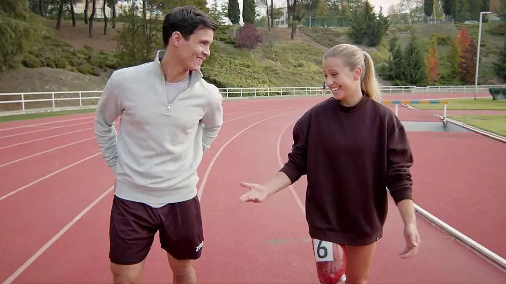 Edu Aguirre, junto a Desirée Vila durante el programa a la atleta española. (Atresplayer)