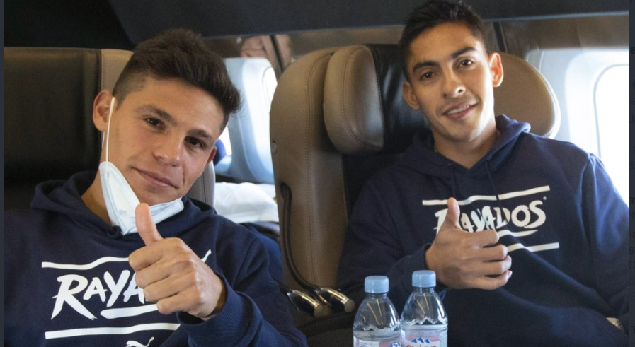 Jugadores del CF Monterrey en el avión hacia Abu Dhabi. (Twitter)