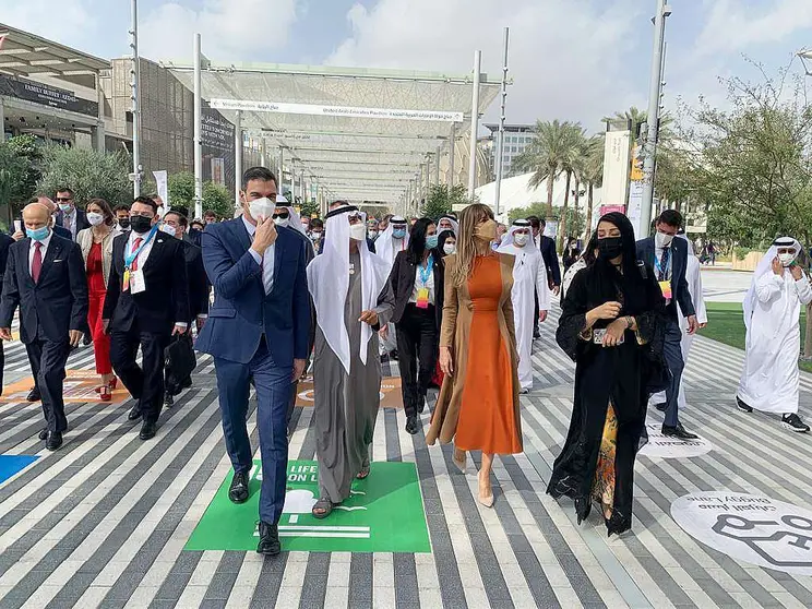 Pedro S&aacute;nchez recorre las calles de Expo 2020 Dubai. (EL CORREO)