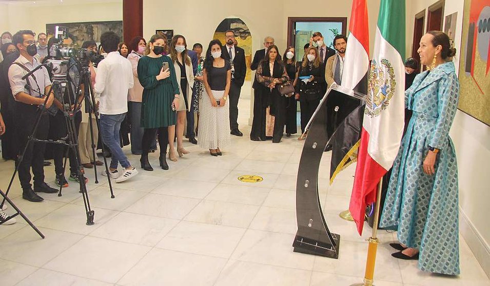 Numerosas personas acompañaron a la embajadora Francisca E.Méndez en su emotiva despedida de Emiratos ÁRabes Unidos. (EL CORREO)