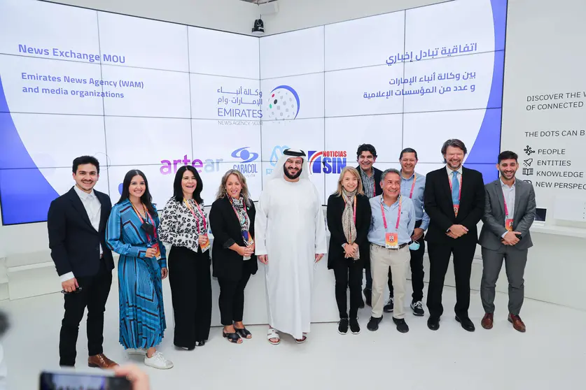 Los representantes de medios latinos en Dubai. (WAM)