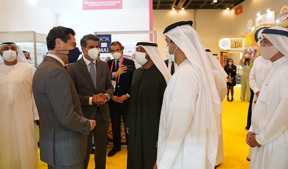 Moreno conversa con el CEO de la aerolínea Emirates, Ahmed Bin Saeed Al Maktoum
