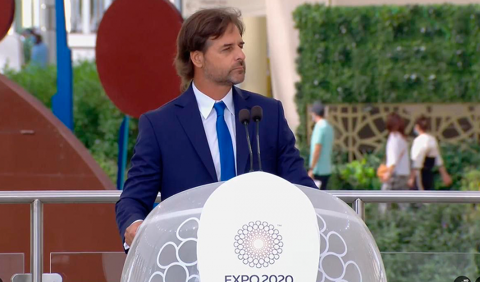 El presidente Lacalle la Plaza Al Wasl en Expo Dubai. (Gobierno de Uruguay)