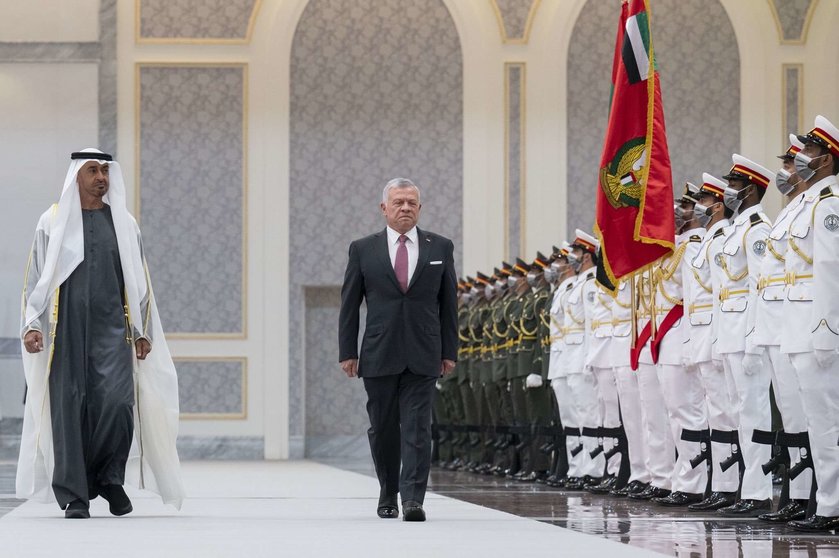 El príncipe heredero de Abu Dhabi y el rey de Jordania este viernes. (Twitter)