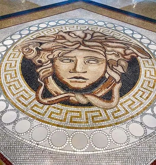 Mosaico de la Medusa en el Palazzo Versace de Dubai. (Cedida)