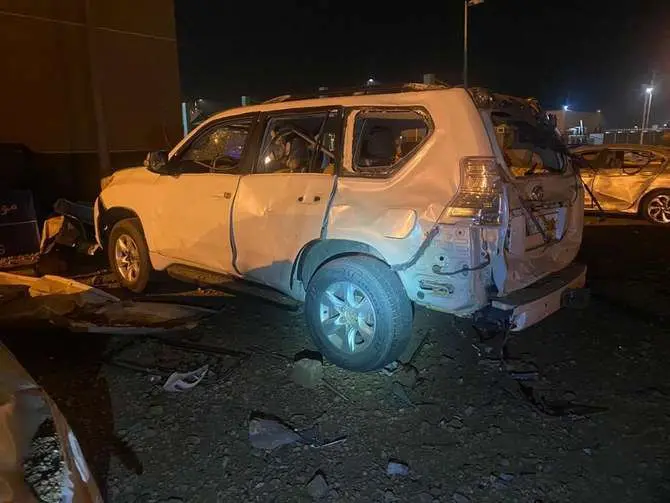 Daños en un coche tras caer un misil. (SPA)