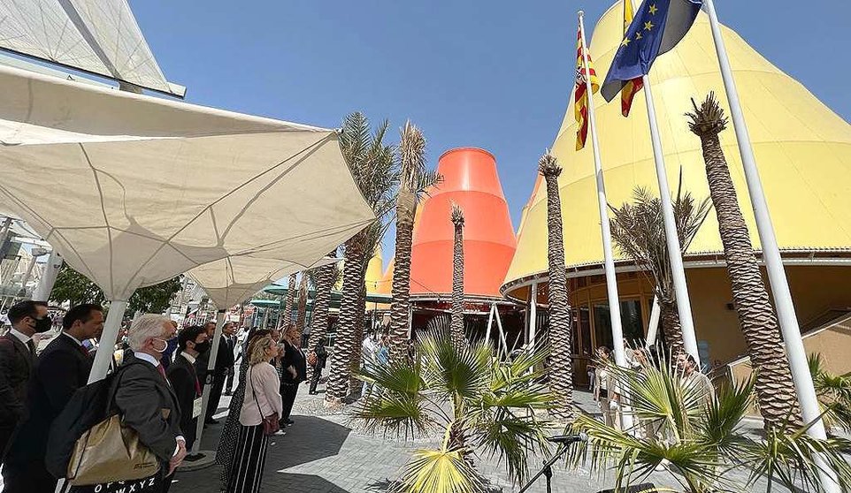 La Bandera de Aragón ondea en el Pabellón de España de la Exposición Universal 2020 de Dubai. (EL CORREO)