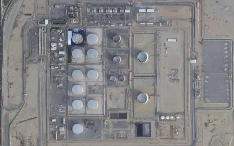 En esta foto satelital de Planet Labs PBC, se observan los daños tras un ataque de los rebeldes hutíes de Yemen contra la North Jiddah Bulk Plant de Saudi Aramco en Jiddah, Arabia Saudí, el martes 22 de marzo de 2022.