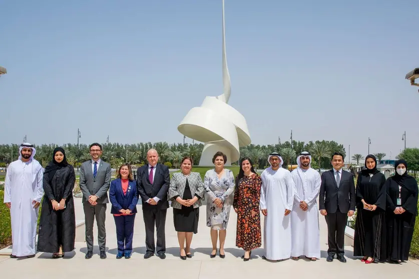 Representantes de Guatemala y Costa Rica junto a autoridades de Sharjah. (WAM)