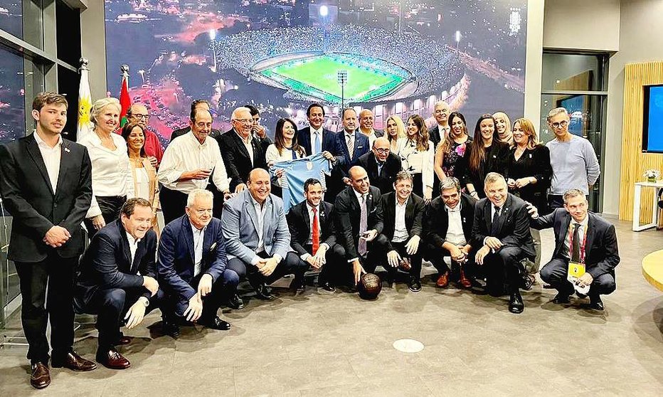 La presentación del fútbol uruguayo en Expo 2020 Dubai estuvo rodeada de un inmejorable ambiente. (Cedida)