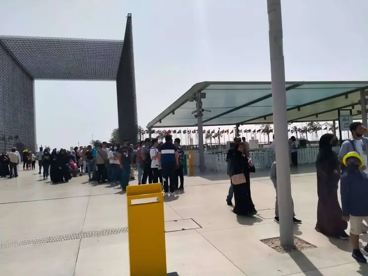 Las colas para la entrada Expo Dubai. (Richard Ramos)