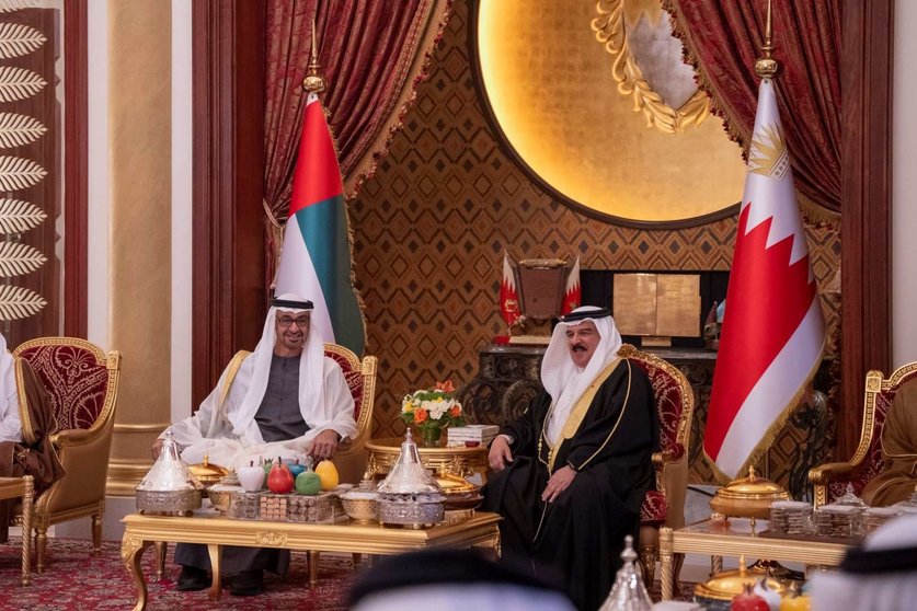 El príncipe heredero de Abu Dhabi y el rey de Bahréin. (WAM)