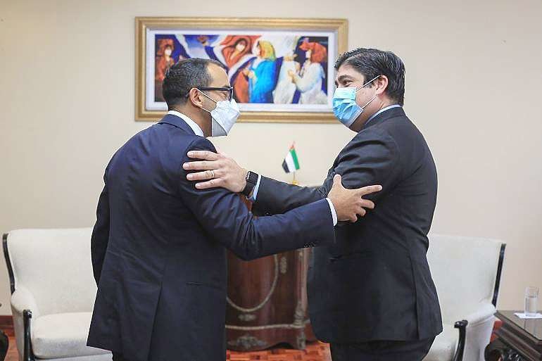 Encuentro del jeque Fahim Bin Sultan Bin Khalid Al-Qasimi con el presidente de Costa Rica, Carlos Alvarado. (Cedida)