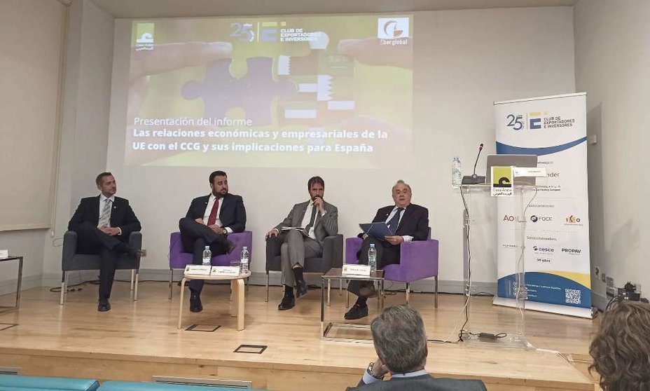 Presentación en Casa Árabe del informe ‘Las relaciones económicas y empresariales de la UE con los países del CCG y sus implicaciones para España’. (EL CORREO)
