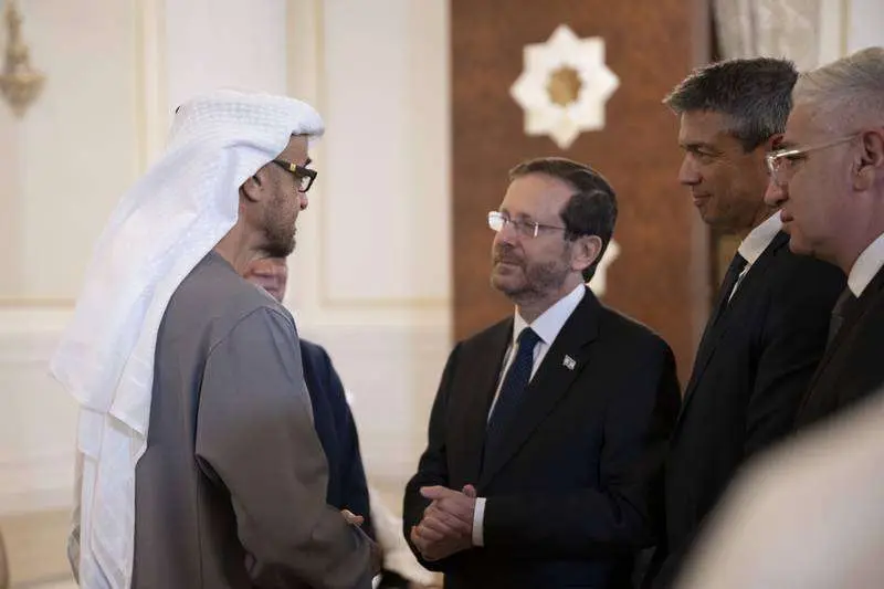 Isaac Herzog, presidente de Israel presenta sus condolencias al presidente de EAU. (Rashed Al Mansoori / Ministerio de Asuntos Presideneciales)