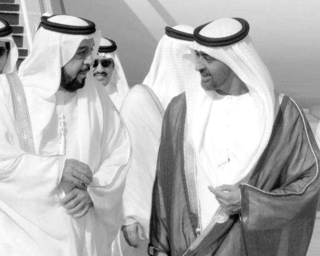 El presidente, el jeque Mohamed, con el difunto jeque Khalifa. (WAM)