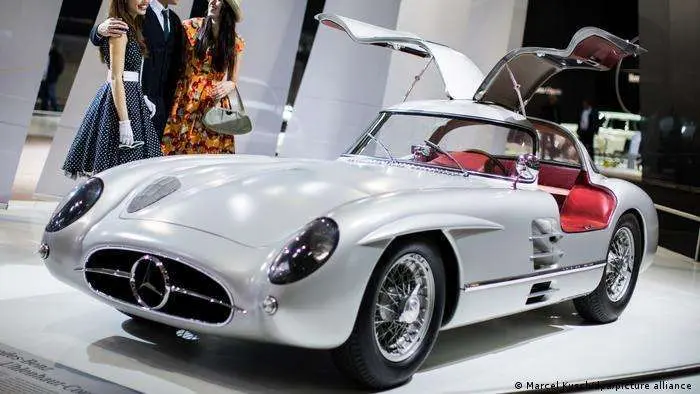 Solo hay dos Mercedes Benz 300 SLR Uhlenhaut Coupe de 1955 en el mundo. (Twitter)