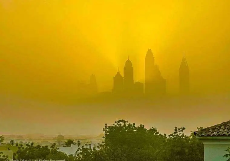 Foto de Nilesh Trivedi de Dubai Marina tomada desde el balcón de su casa en The Lakes.