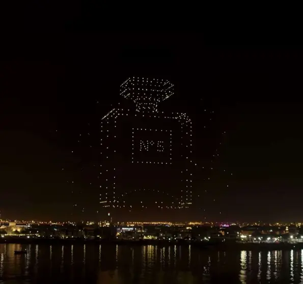 Chanel nº 5 en el cielo de Dubai. (Twitter)