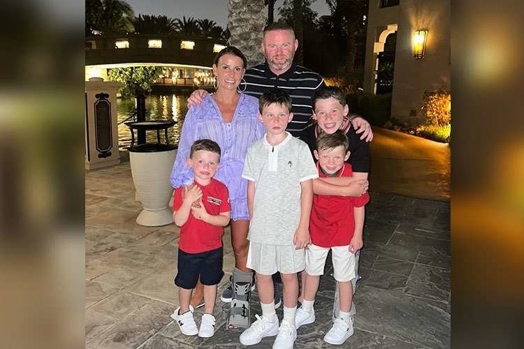 El ex futbolista Rooney y familia en Dubai. (Redes sociales)