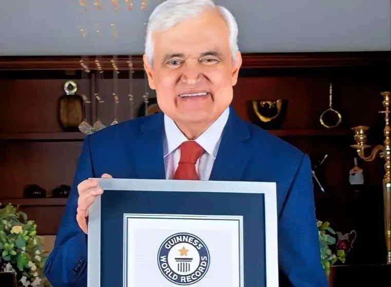 Jorge Barón con el récord Guinness. (Fuente externa)