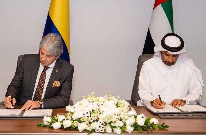 Un momento de la firma del acuero. (Abu Dhabi Media Office)