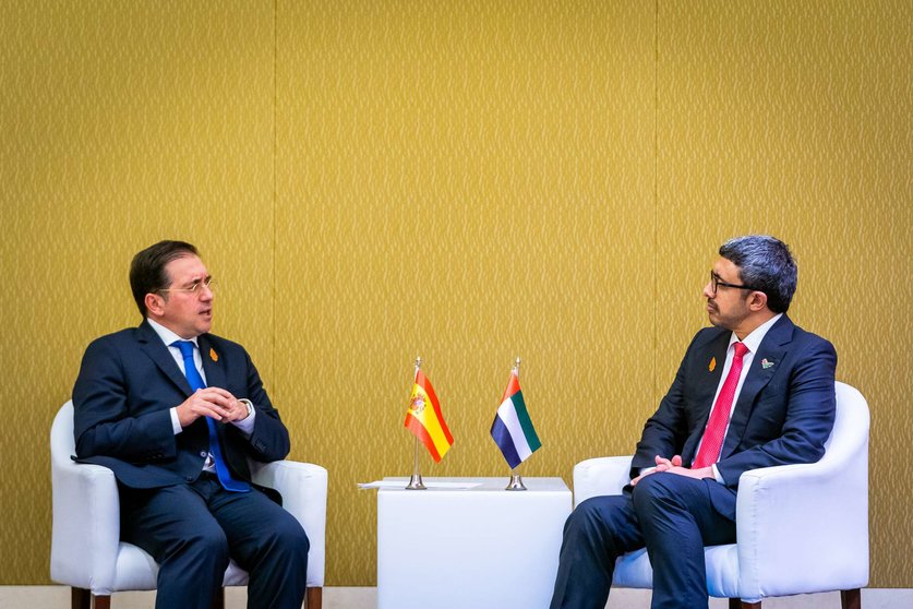 Los ministros de Exteriores España (izquierda) y EAU durante la Cumbre del G20. (WAM)