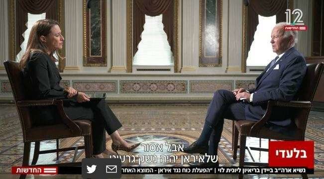 Biden habla con Yonit Levi de N12. (N12)
