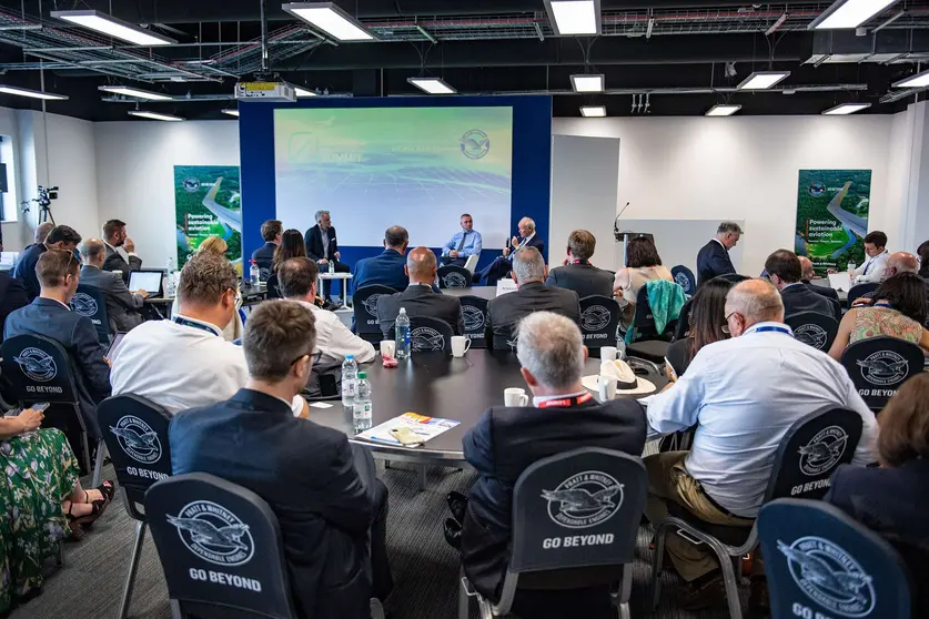 Tim Clark en la Cumbre de líderes de aerolíneas durante el Salón Aeronáutico de Farnborough. (Twitter)