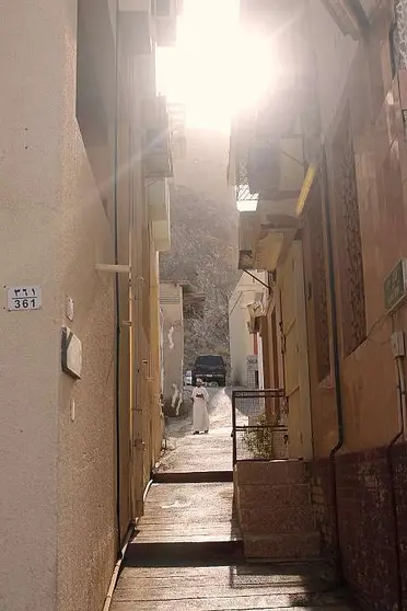 Amanecer en una callejuela de la parte antigua de Muscat. (Cedida)