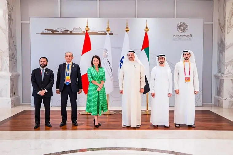 Autoridades peruanas y emiratíes, durante la celebración del Día Nacional del Perú en Expo 2020 Dubai. (Cedida)