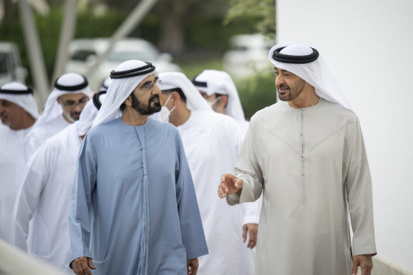 El presidente (derecha) y el vicepresidente de Emiratos Árabes Unidos. (WAM)
