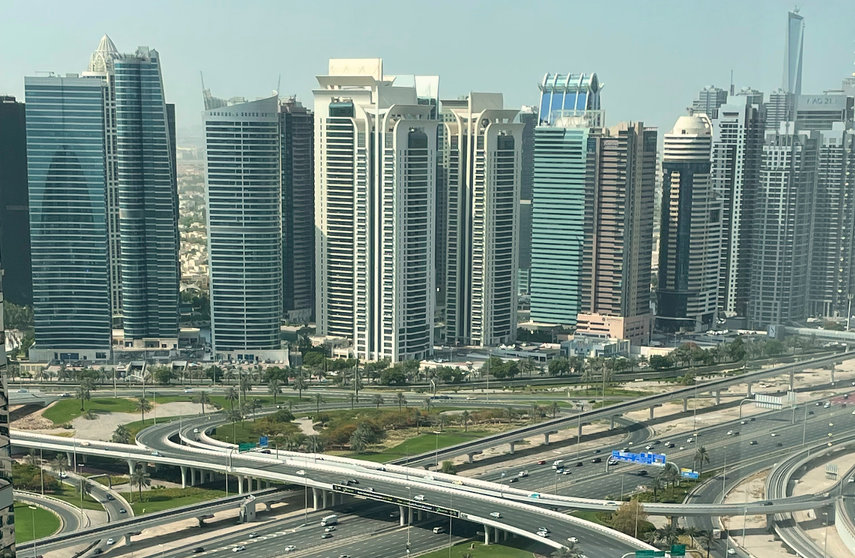 Perspectiva de la E11 con Dubai Marina al fondo. (EL CORREO)